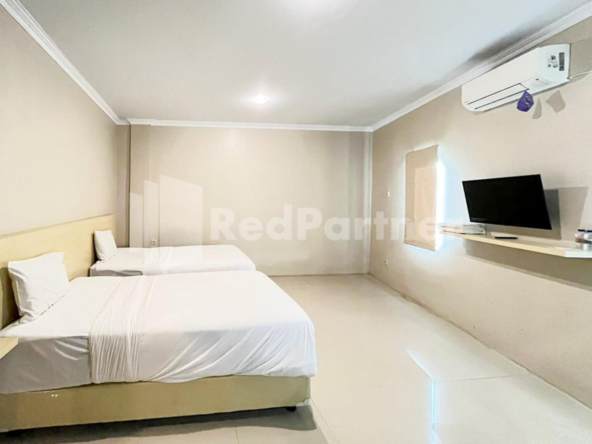 Hotel Andono Near Yia Mitra Reddoorz Temon Экстерьер фото
