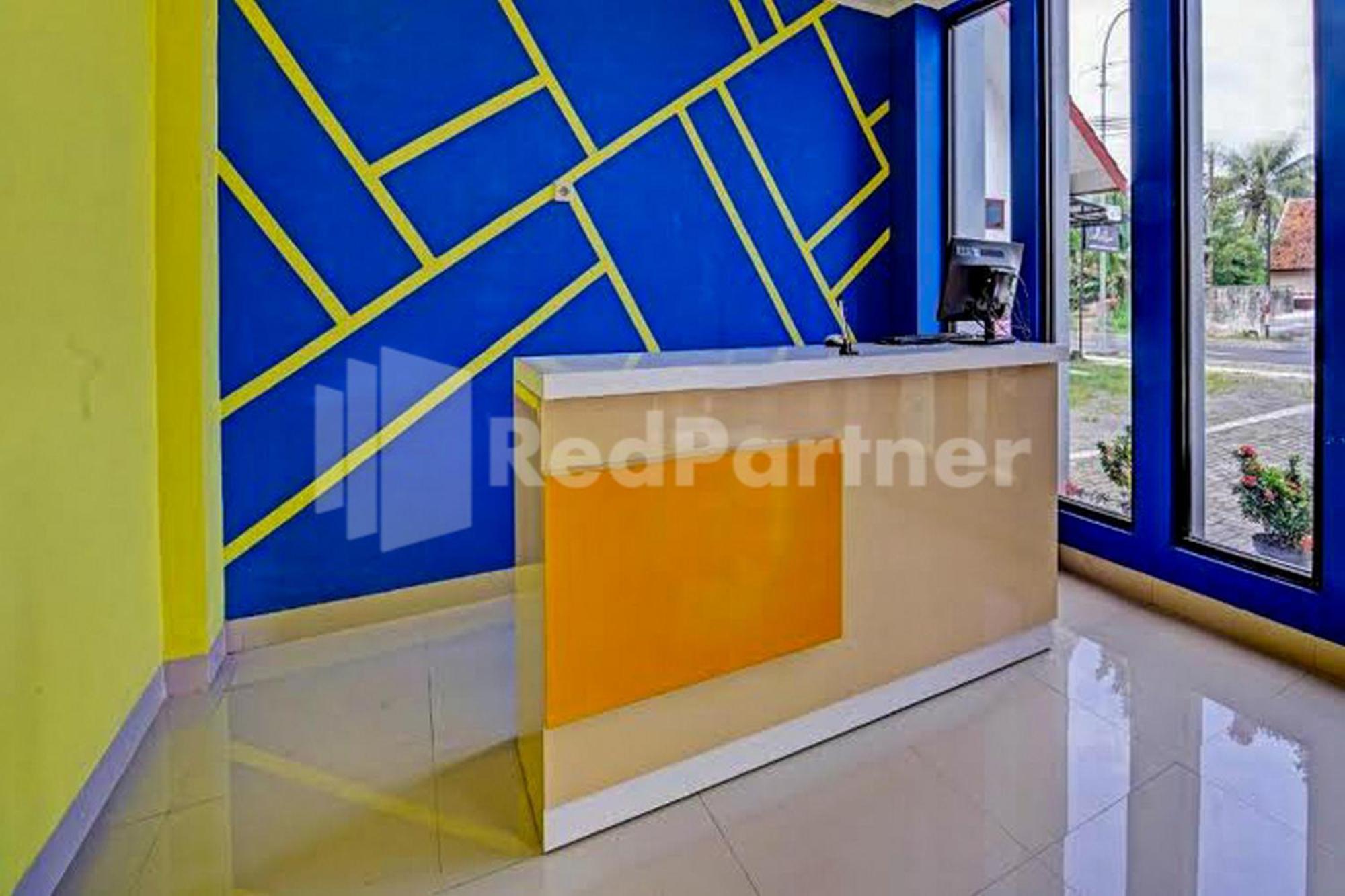 Hotel Andono Near Yia Mitra Reddoorz Temon Экстерьер фото