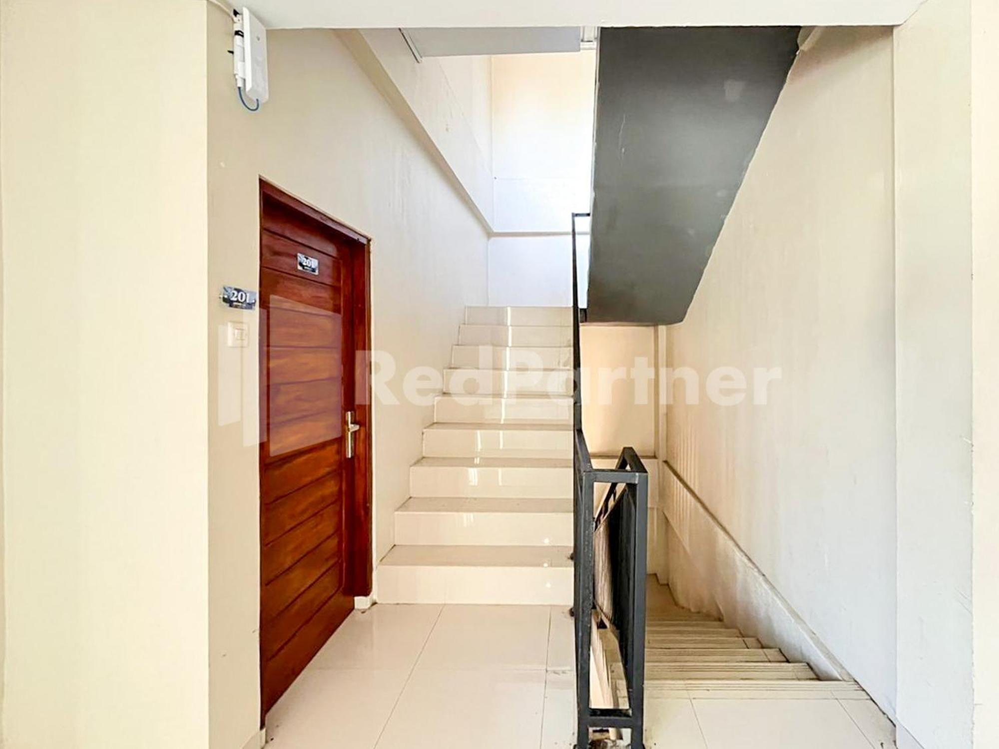 Hotel Andono Near Yia Mitra Reddoorz Temon Экстерьер фото