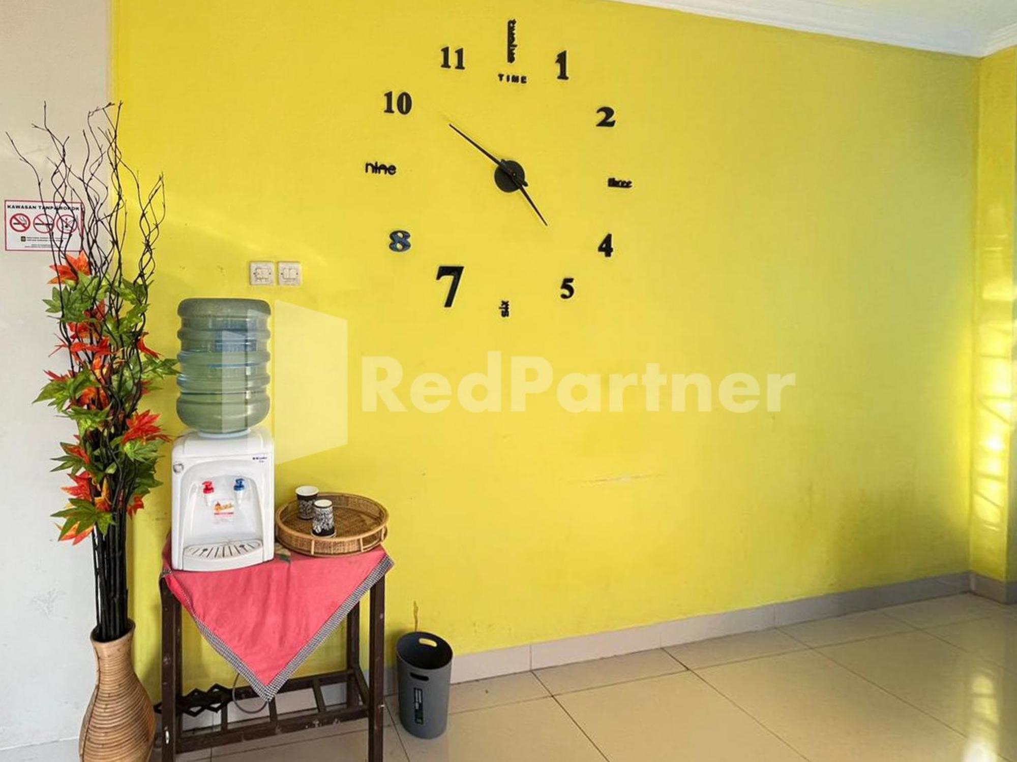 Hotel Andono Near Yia Mitra Reddoorz Temon Экстерьер фото